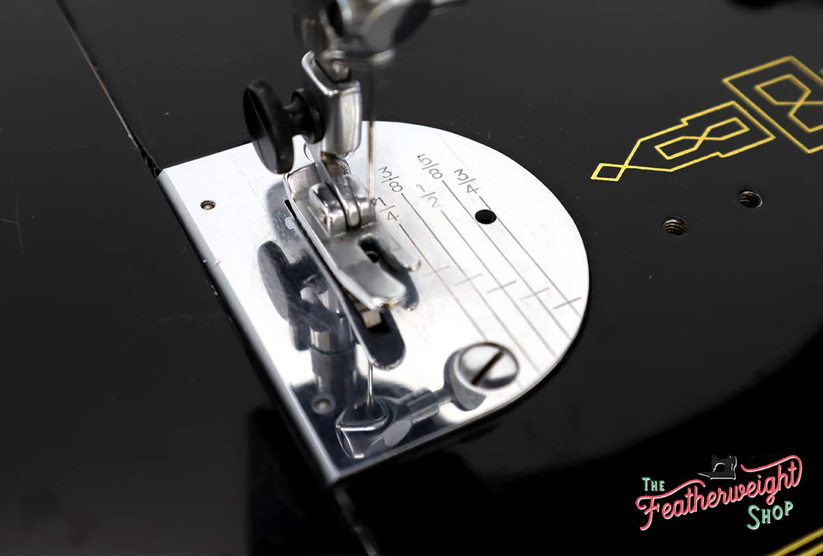 Singer Featherweight 221K Sewing Machine EM599*** - Image 16