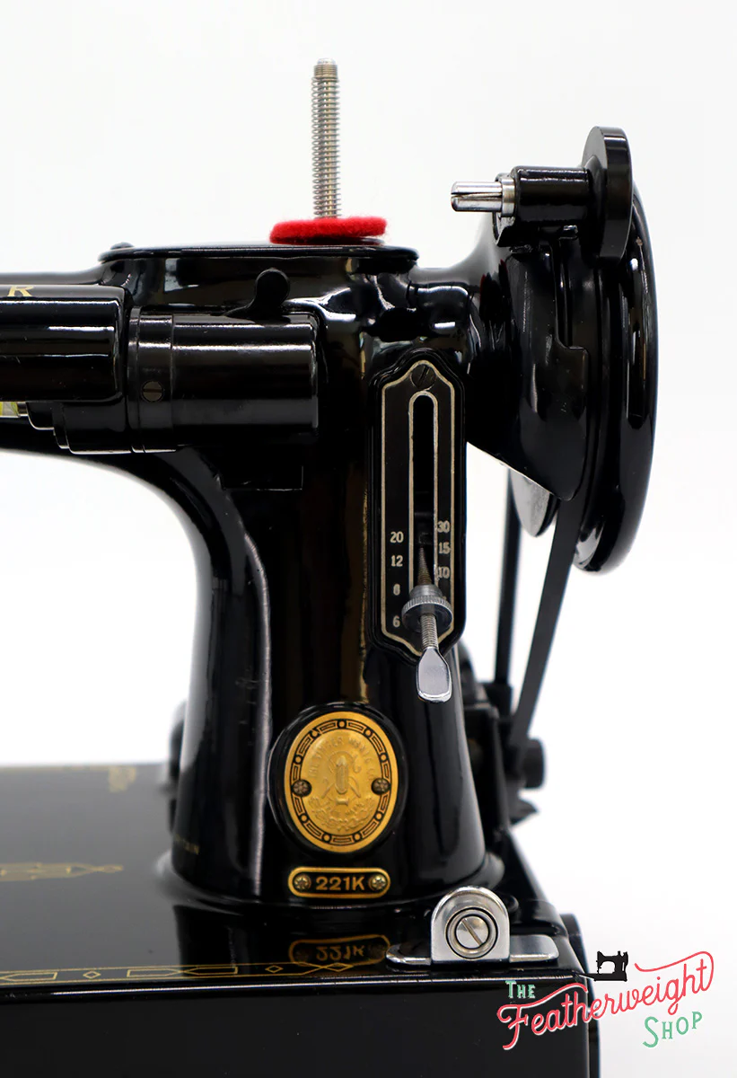 Singer Featherweight 221K Sewing Machine EM599*** - Image 19