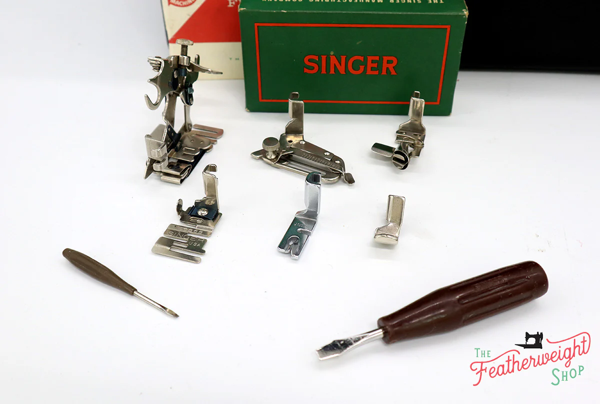 Singer Featherweight 221K Sewing Machine EM599*** - Image 23