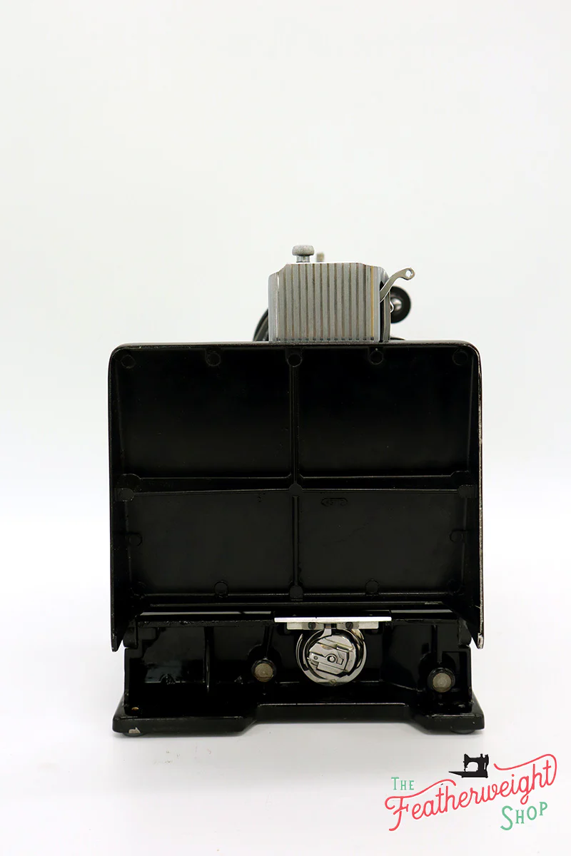 Singer Featherweight 221K Sewing Machine EM599*** - Image 5