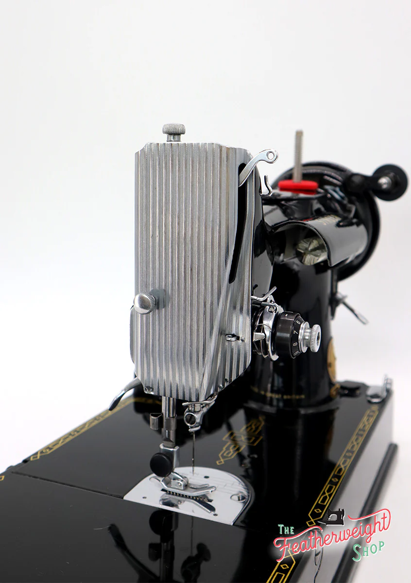 Singer Featherweight 221K Sewing Machine EM599*** - Image 6