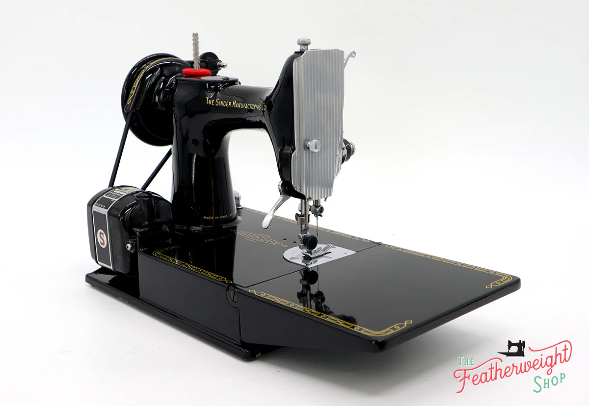 Singer Featherweight 221K Sewing Machine EM599*** - Image 7