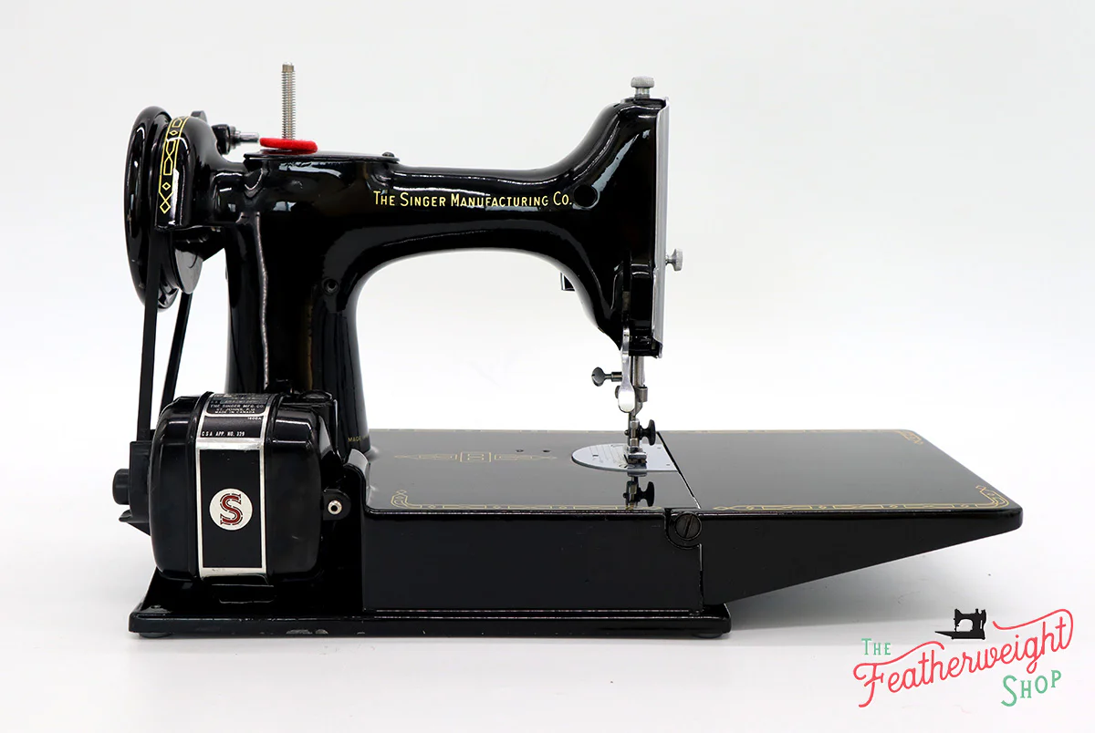 Singer Featherweight 221K Sewing Machine EM599*** - Image 8