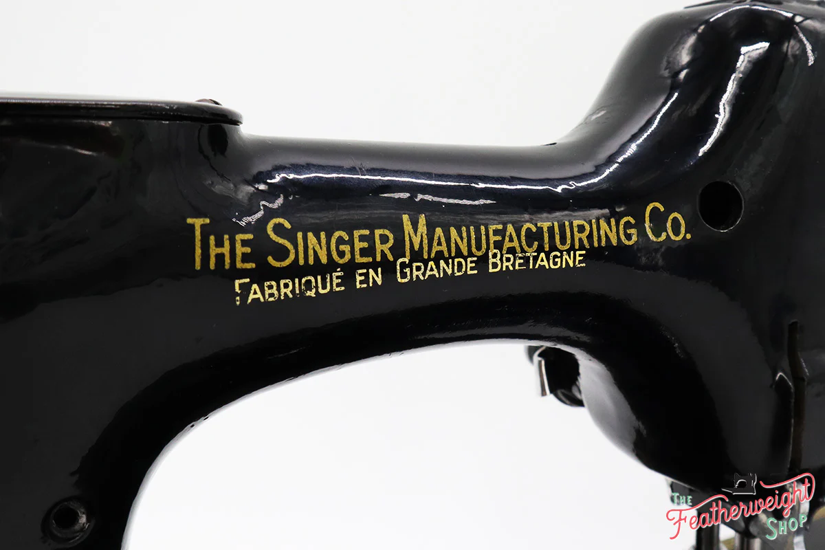 Singer Featherweight 221K Sewing Machine, French - RARE, EF694*** - Image 11