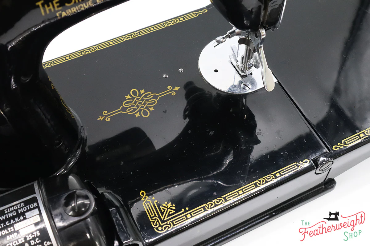 Singer Featherweight 221K Sewing Machine, French - RARE, EF694*** - Image 12
