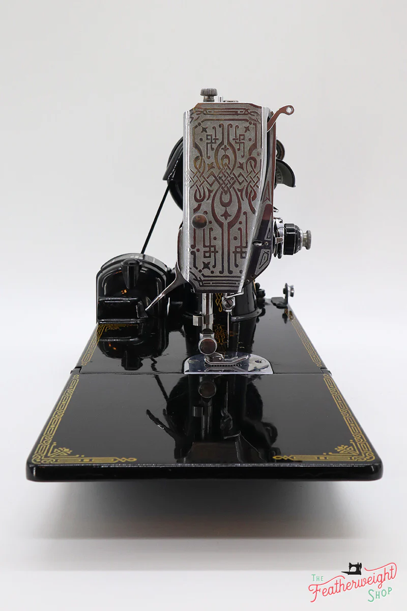 Singer Featherweight 221K Sewing Machine, French EF707*** - Image 4