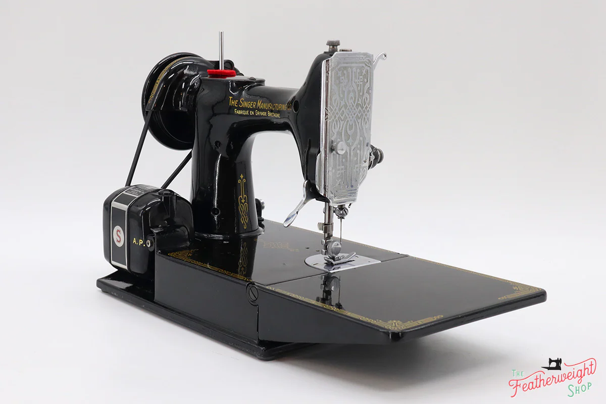 Singer Featherweight 221K Sewing Machine, French EF707*** - Image 5