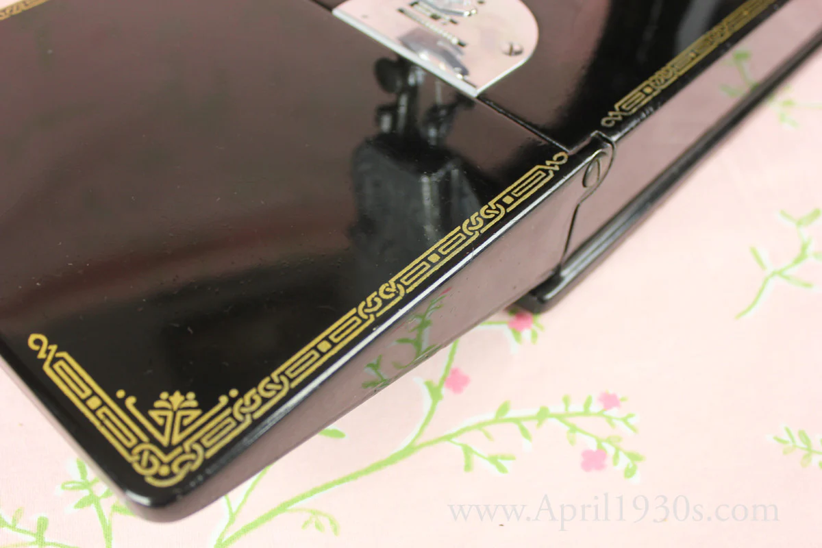Singer Featherweight 221K Sewing Machine, French EF908*** - Image 14