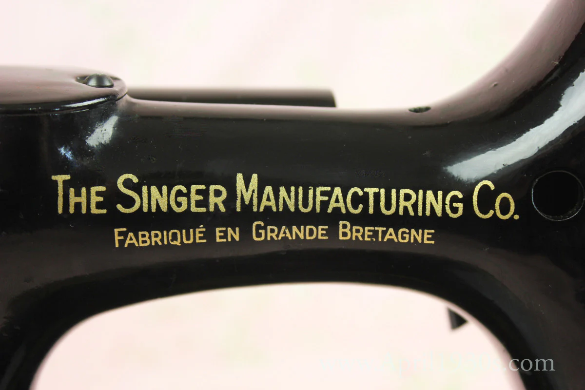 Singer Featherweight 221K Sewing Machine, French EF908*** - Image 22