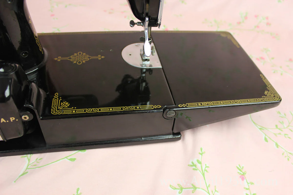 Singer Featherweight 221K Sewing Machine, French EF908*** - Image 23