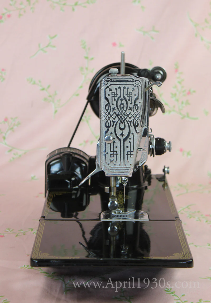Singer Featherweight 221K Sewing Machine, French EF908*** - Image 3