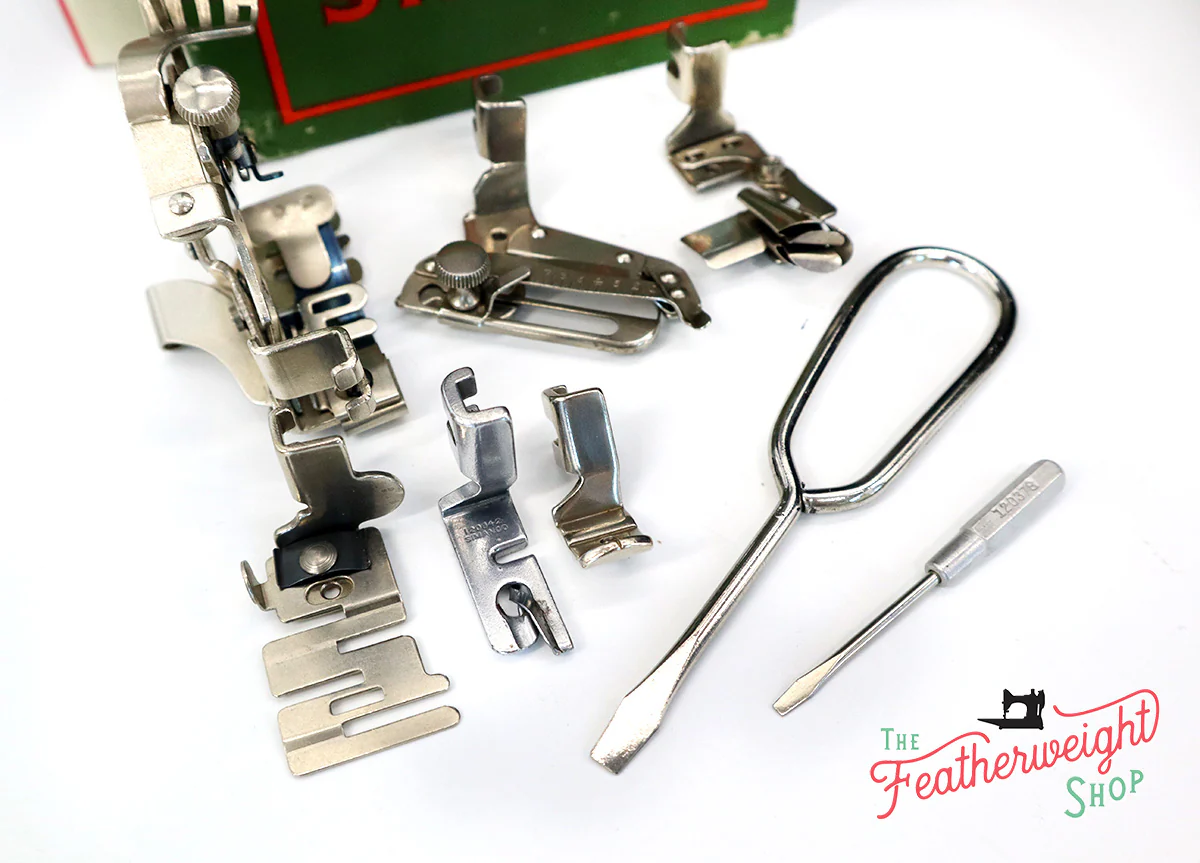 Singer Featherweight 221K Sewing Machine RED "S" ES172*** - Image 19
