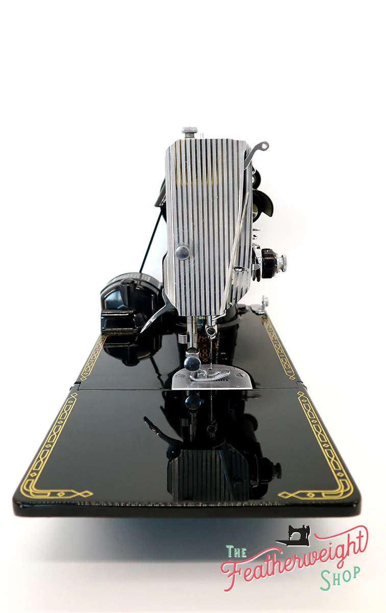 Singer Featherweight 221K Sewing Machine RED "S" ES172*** - Image 4