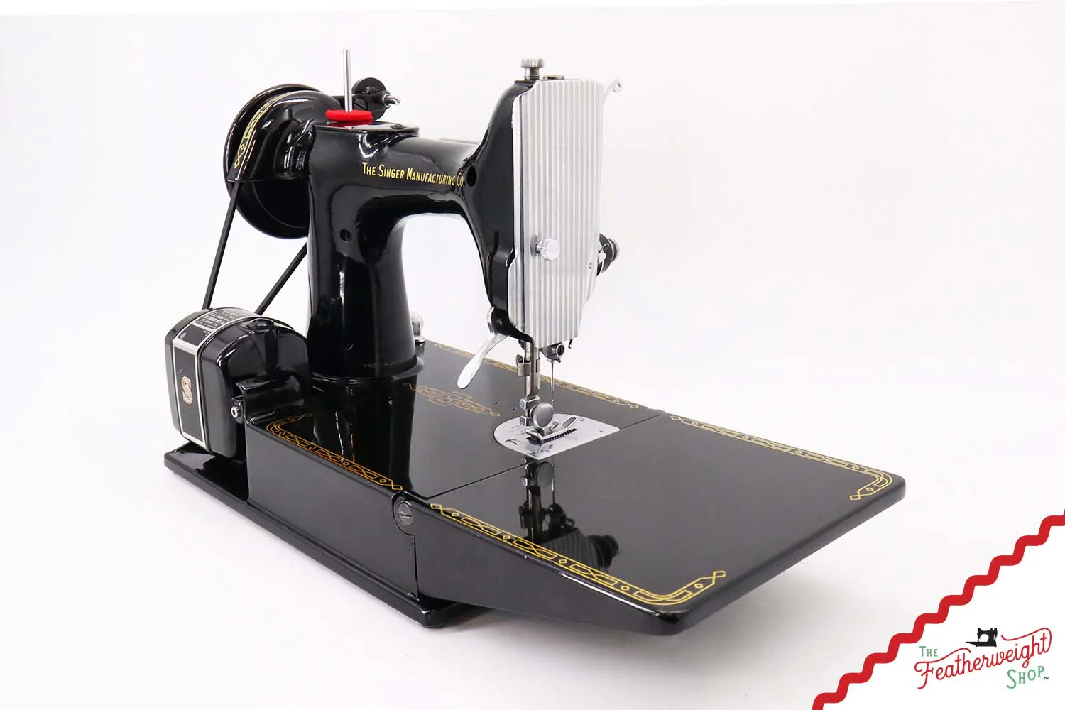 Singer Featherweight 221K Sewing Machine, RED "S" - ES1731** - Image 4