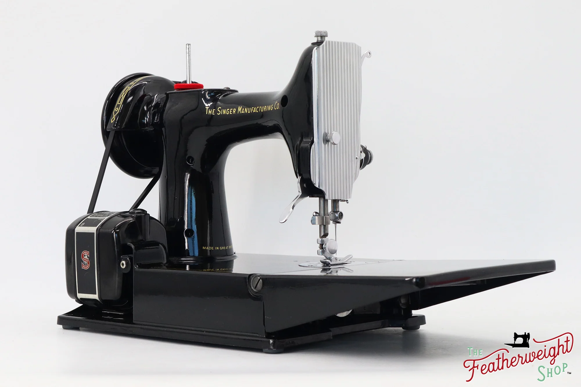 Singer Featherweight 221K Sewing Machine, RED "S" - ES2467** - Image 6