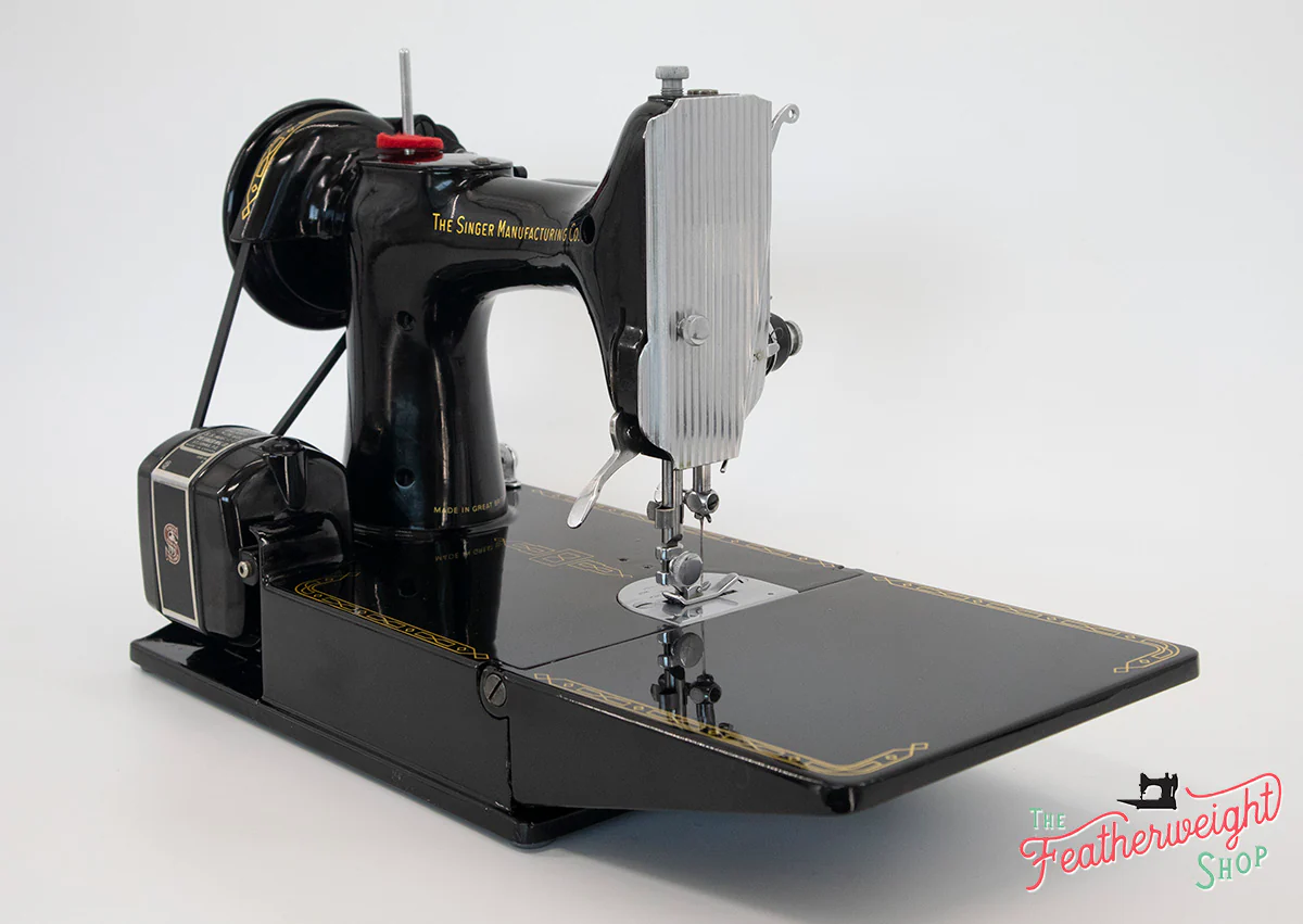Singer Featherweight 221K Sewing Machine, RED "S" ES247*** - Image 4