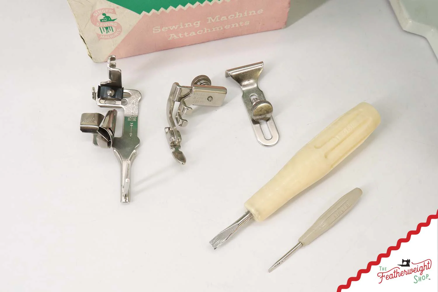 Singer Featherweight 221K Sewing Machine, WHITE - EV9036** - Image 18