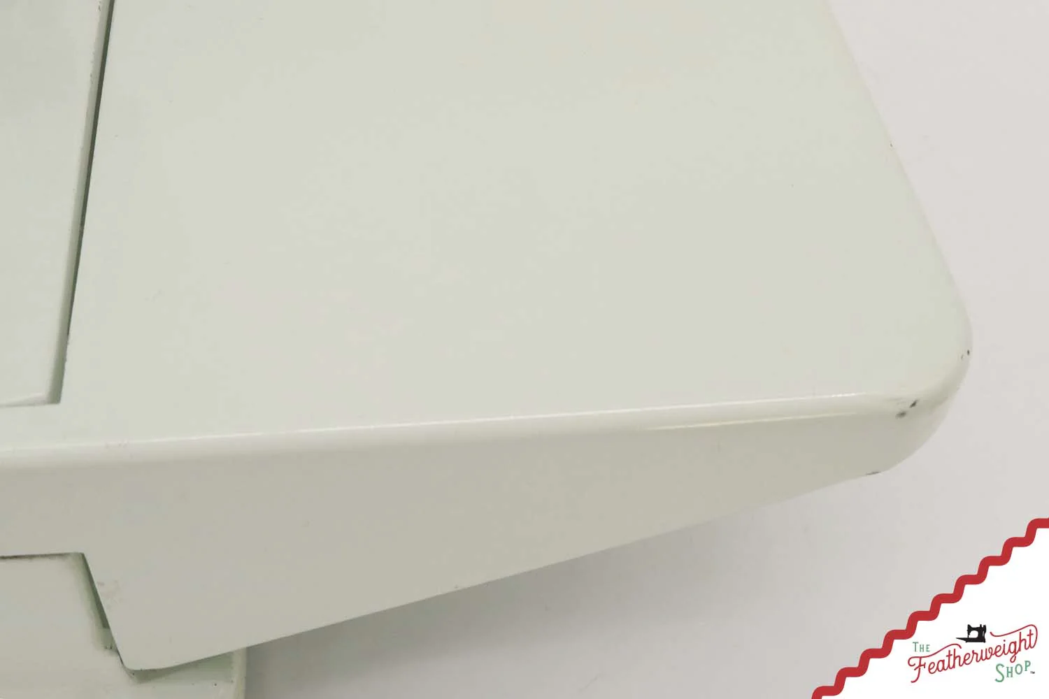 Singer Featherweight 221K Sewing Machine, WHITE - EV9036** - Image 9