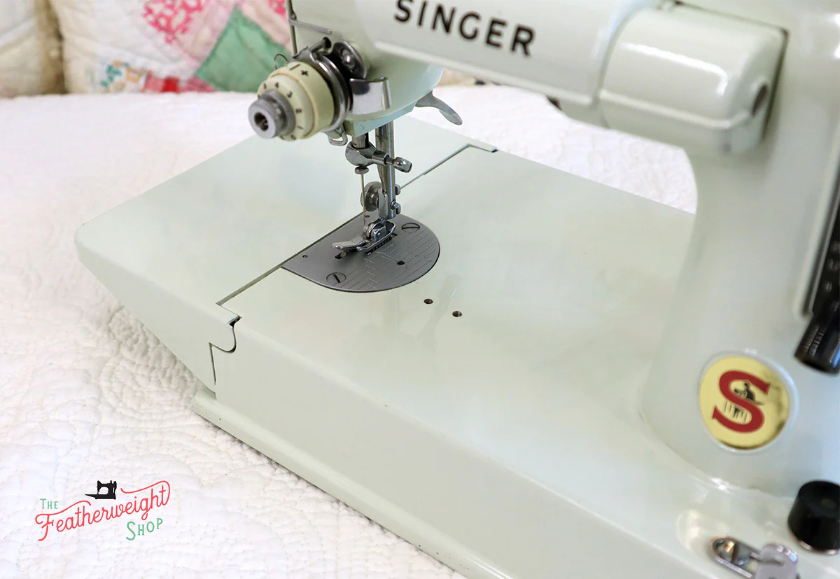 Singer Featherweight 221K Sewing Machine, WHITE EV9057** - Image 11