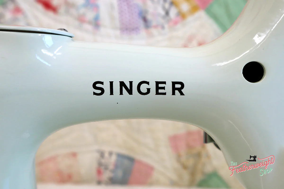 Singer Featherweight 221K Sewing Machine, WHITE EV9057** - Image 13