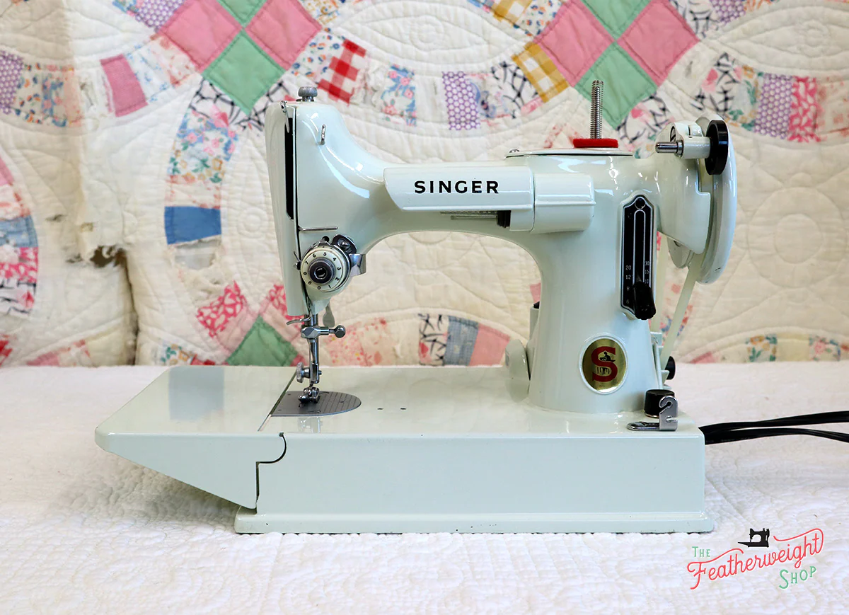 Singer Featherweight 221K Sewing Machine, WHITE EV9057** - Image 2
