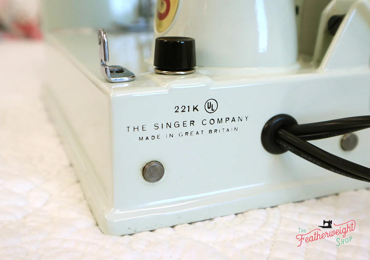 Singer Featherweight 221K Sewing Machine, WHITE EV9057** - Image 21