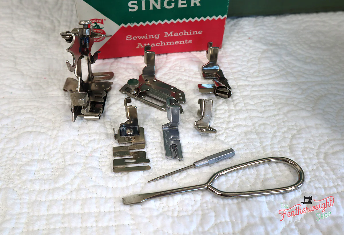 Singer Featherweight 221K Sewing Machine, WHITE EV9057** - Image 22