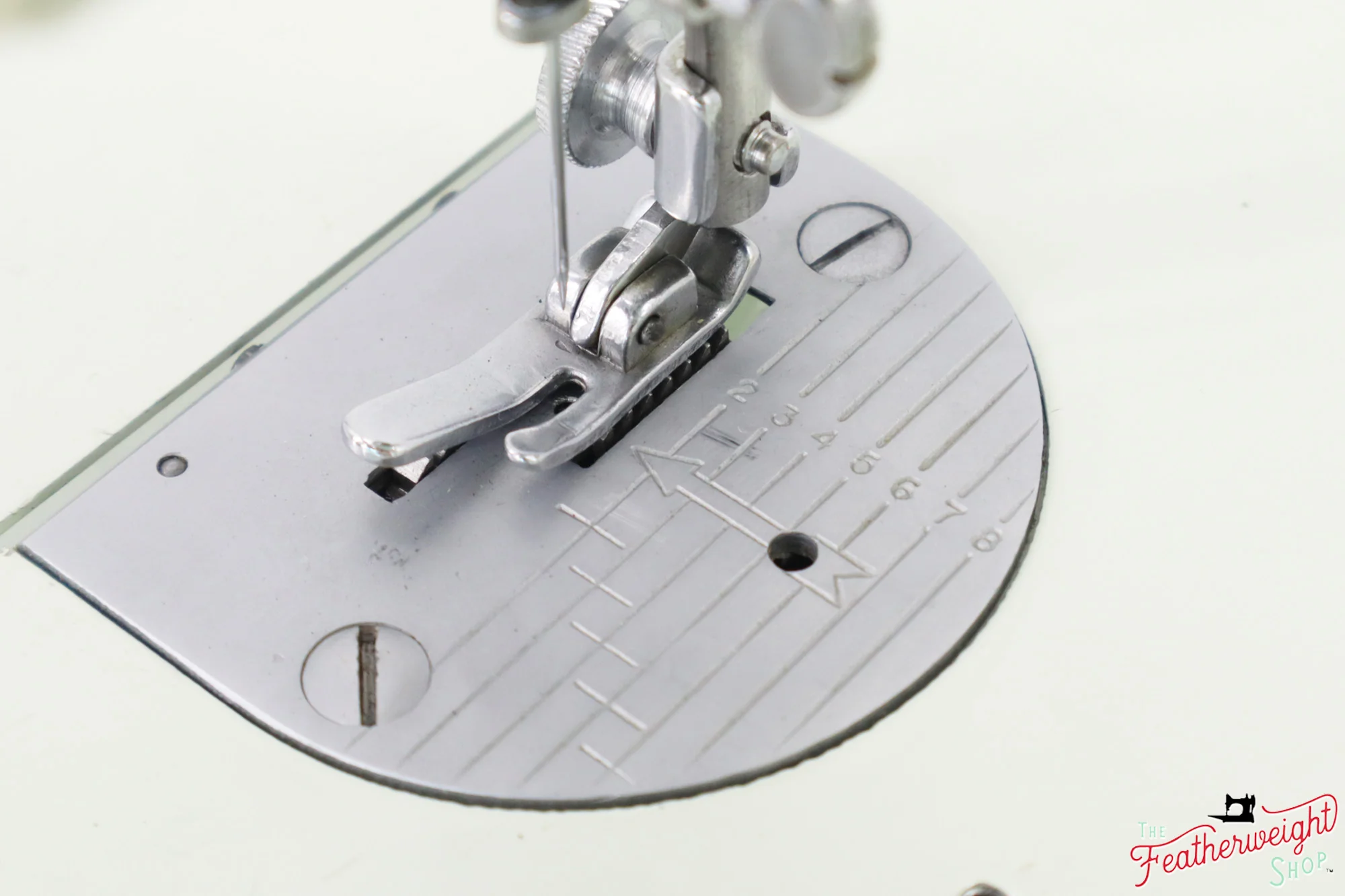 Singer Featherweight 221K Sewing Machine, WHITE - EV9052** - Image 13