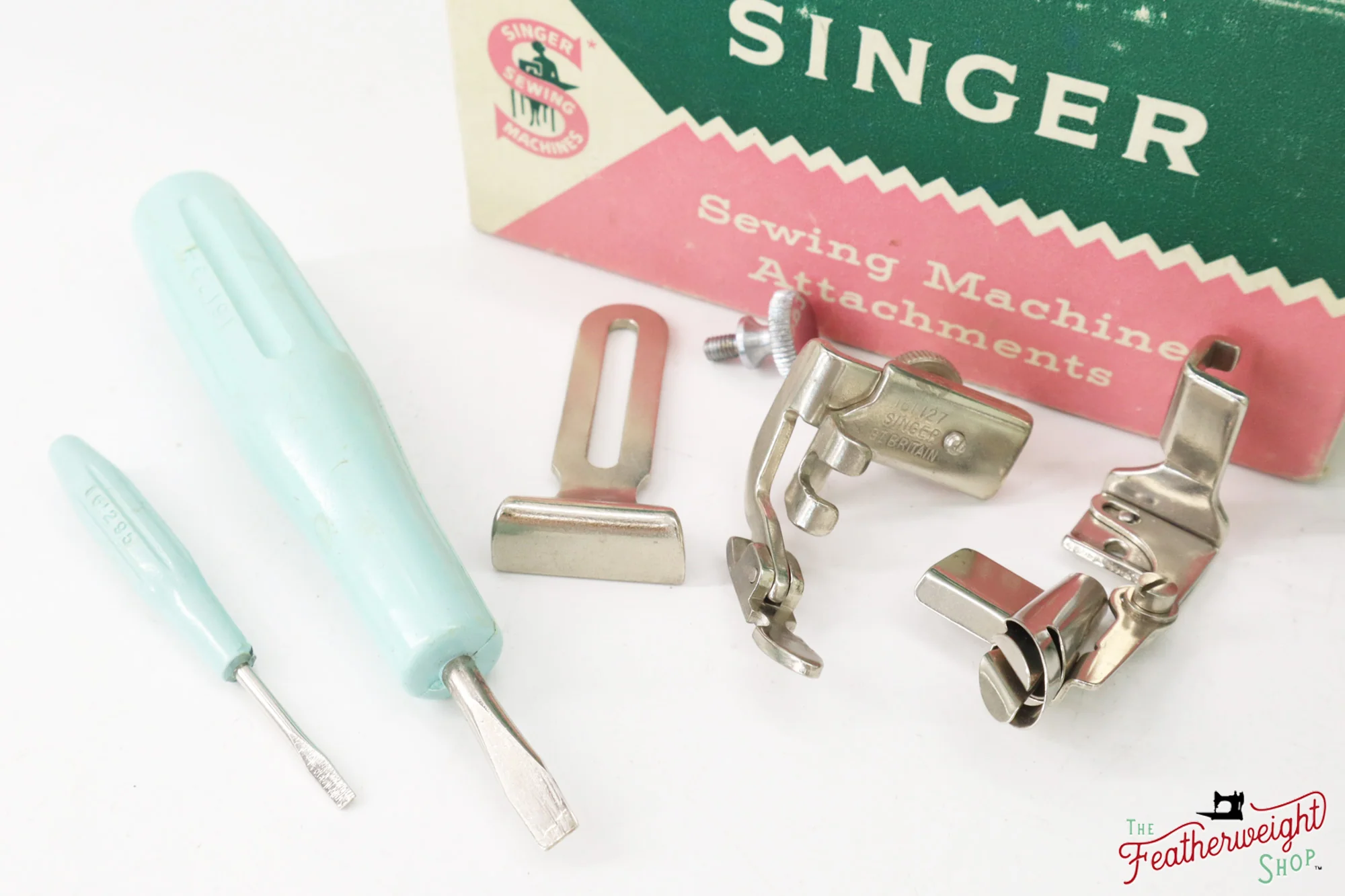 Singer Featherweight 221K Sewing Machine, WHITE - EV9052** - Image 15