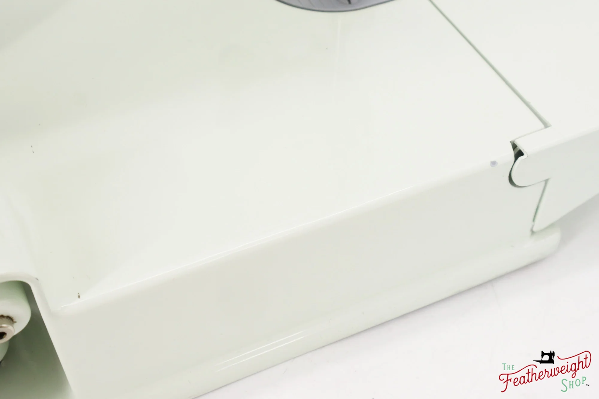 Singer Featherweight 221K Sewing Machine, WHITE - EV9052** - Image 9