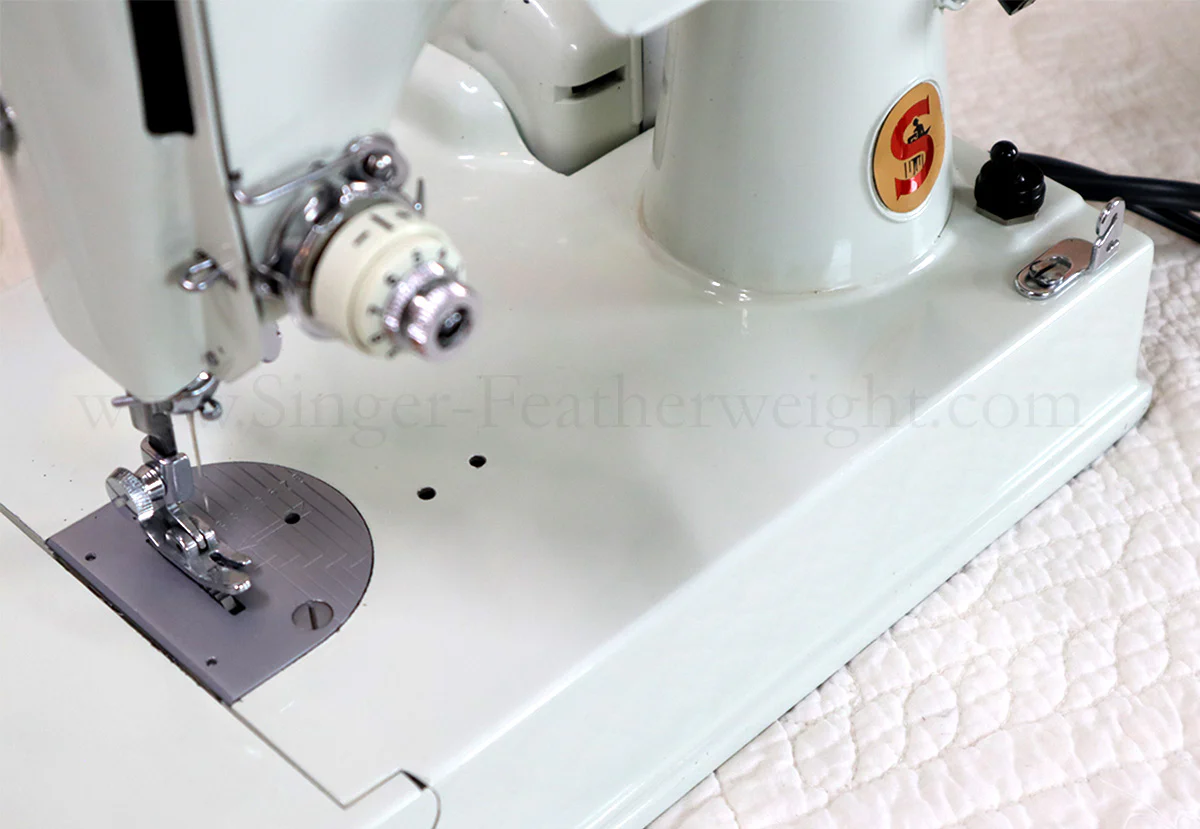 Singer Featherweight 221K Sewing Machine, WHITE EV957*** - Image 10
