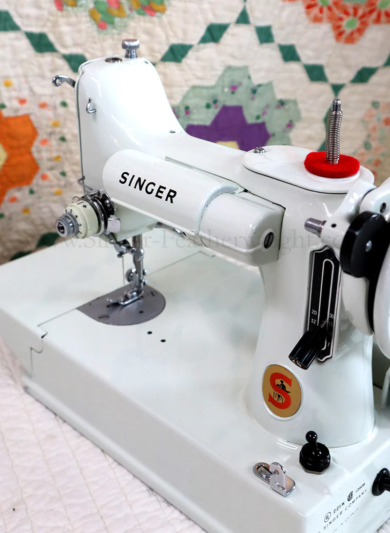 Singer Featherweight 221K Sewing Machine, WHITE EV957*** - Image 18
