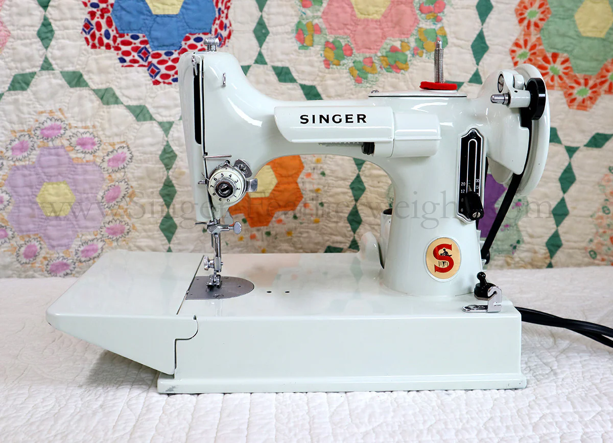 Singer Featherweight 221K Sewing Machine, WHITE EV957*** - Image 2