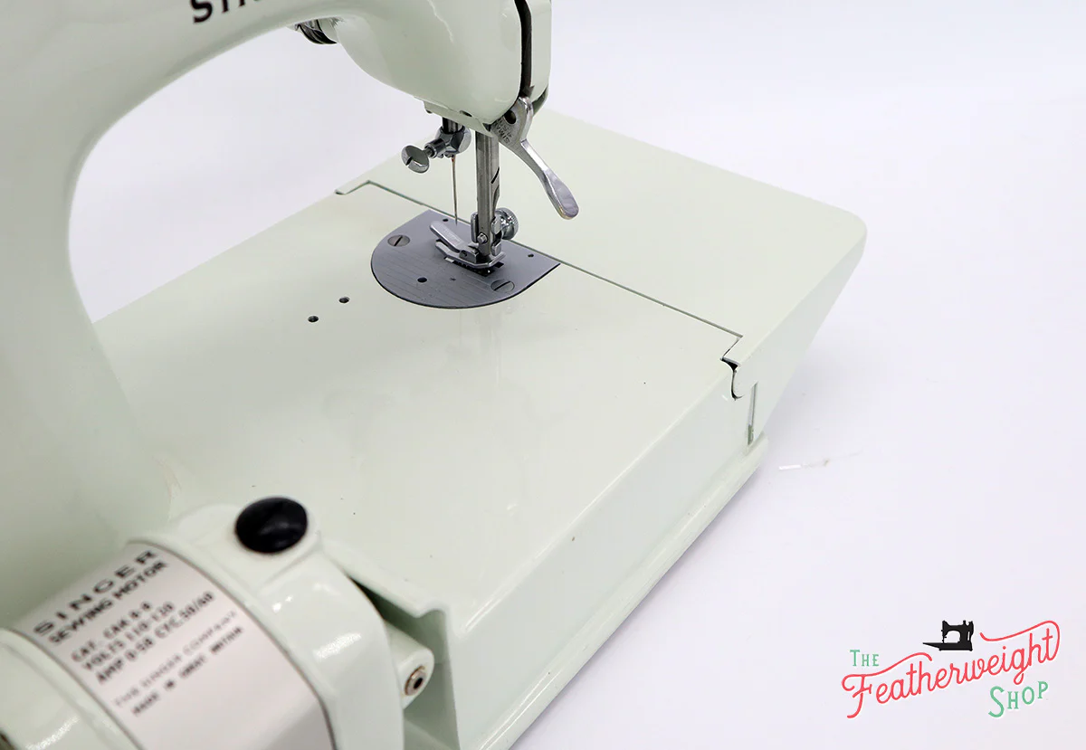 Singer Featherweight 221K Sewing Machine, WHITE EV958*** - Image 10