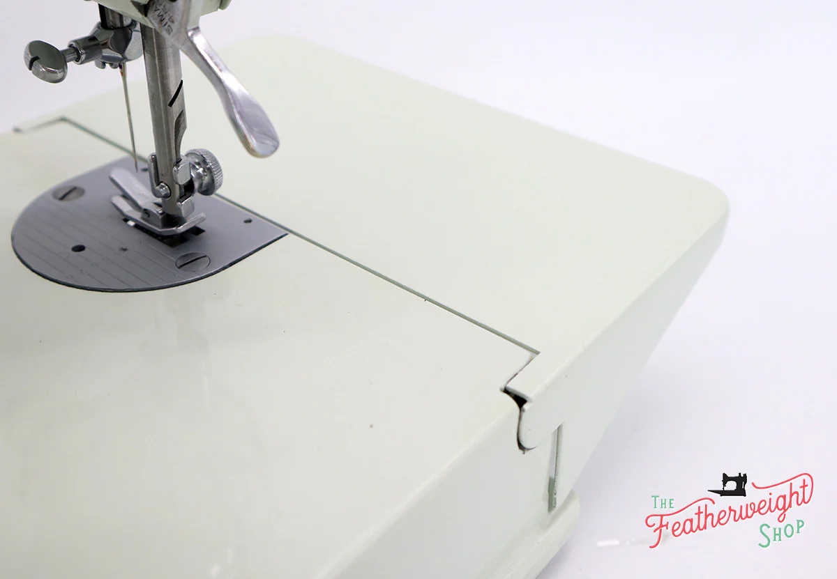 Singer Featherweight 221K Sewing Machine, WHITE EV958*** - Image 11