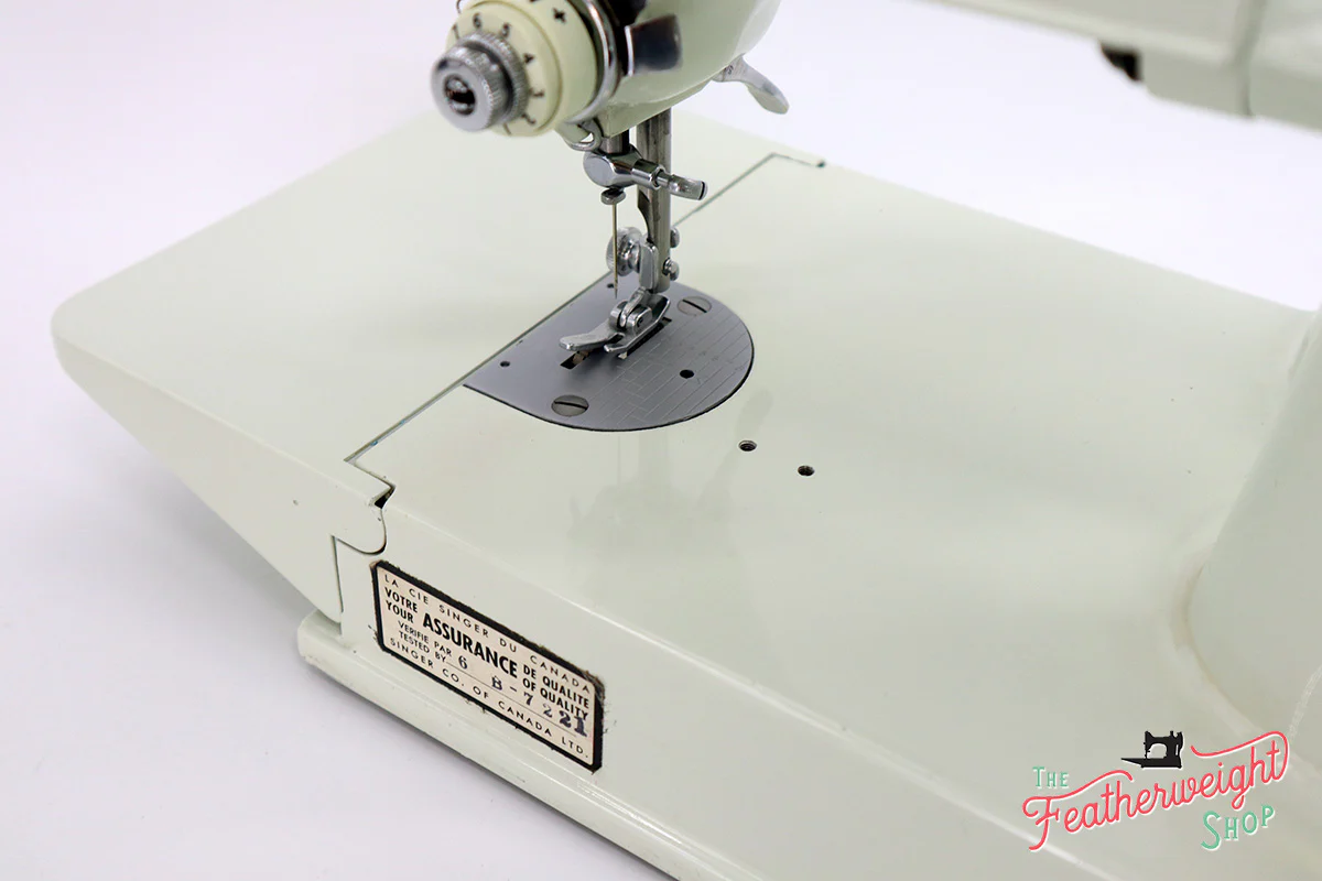 Singer Featherweight 221K Sewing Machine, WHITE EV958*** - Image 15