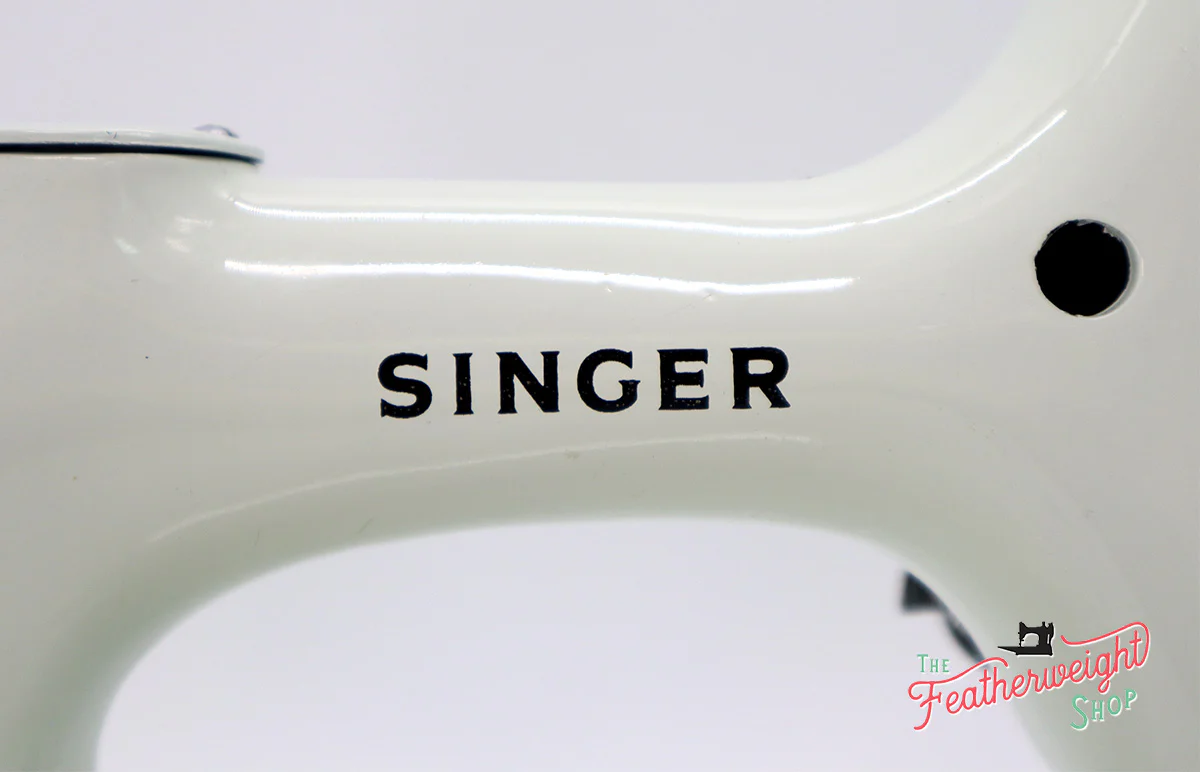 Singer Featherweight 221K Sewing Machine, WHITE EV958*** - Image 16