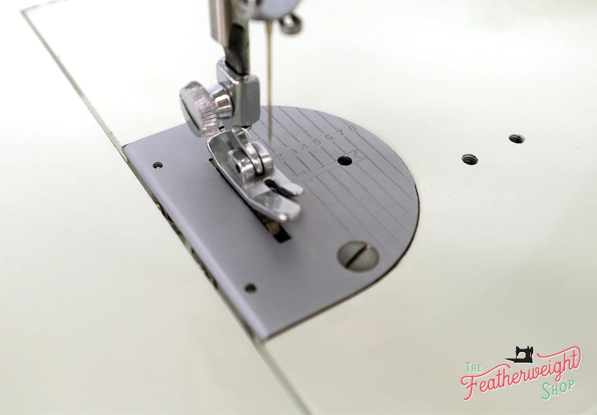 Singer Featherweight 221K Sewing Machine, WHITE EV958*** - Image 18