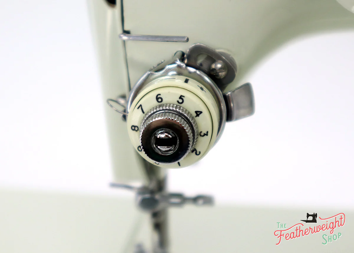 Singer Featherweight 221K Sewing Machine, WHITE EV958*** - Image 19