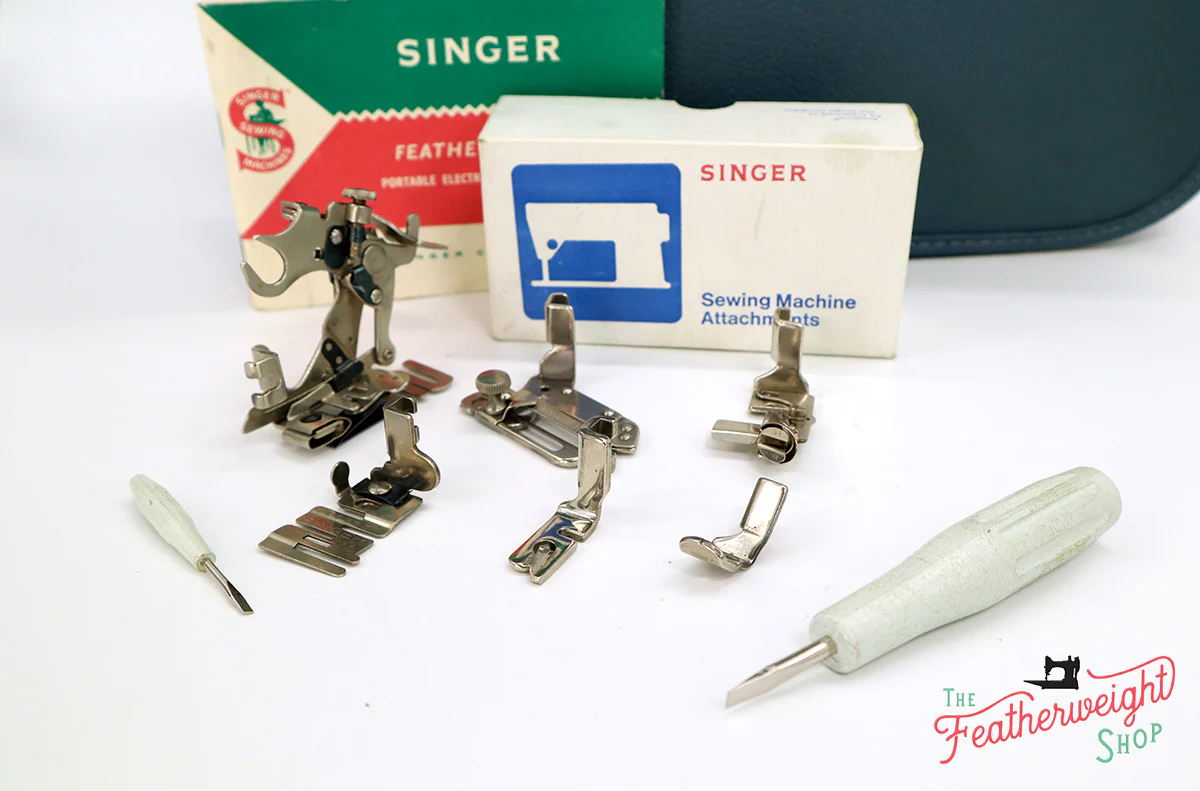 Singer Featherweight 221K Sewing Machine, WHITE EV958*** - Image 2