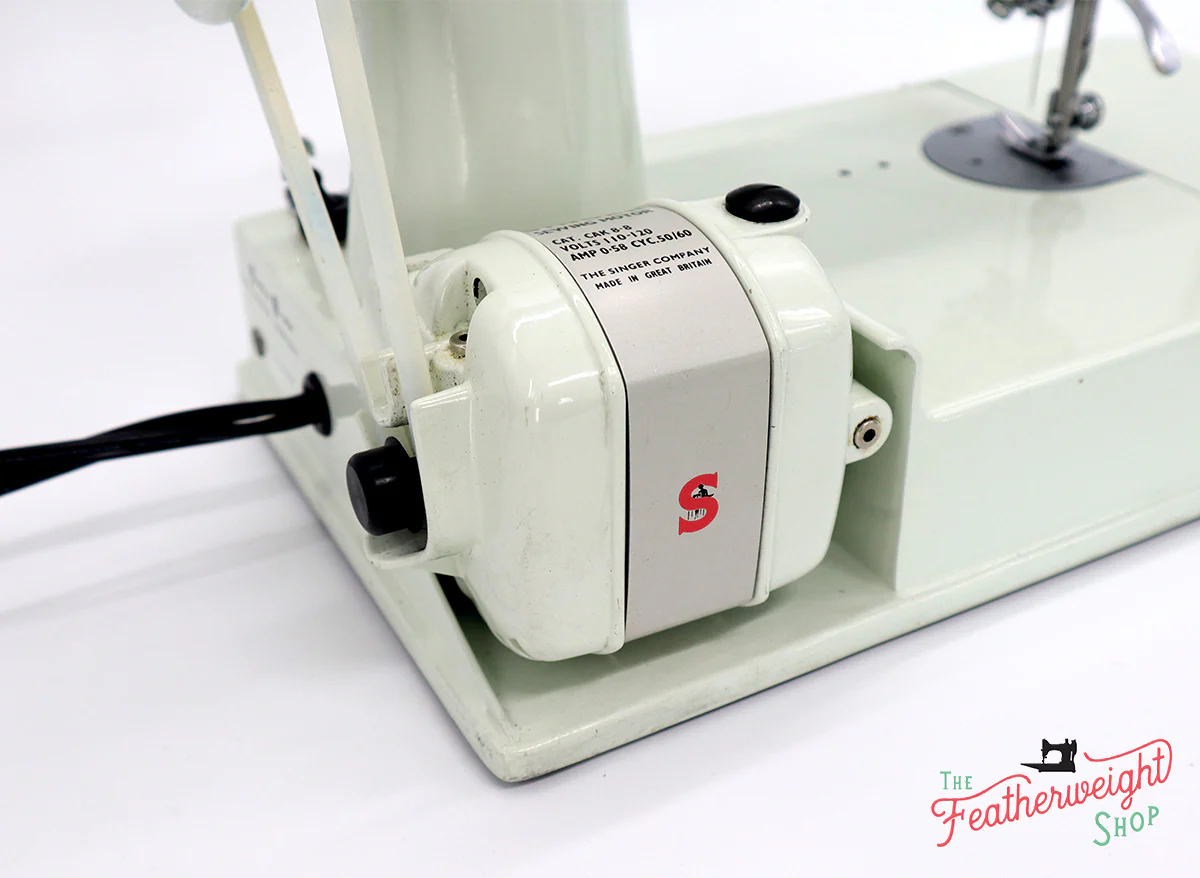 Singer Featherweight 221K Sewing Machine, WHITE EV958*** - Image 23