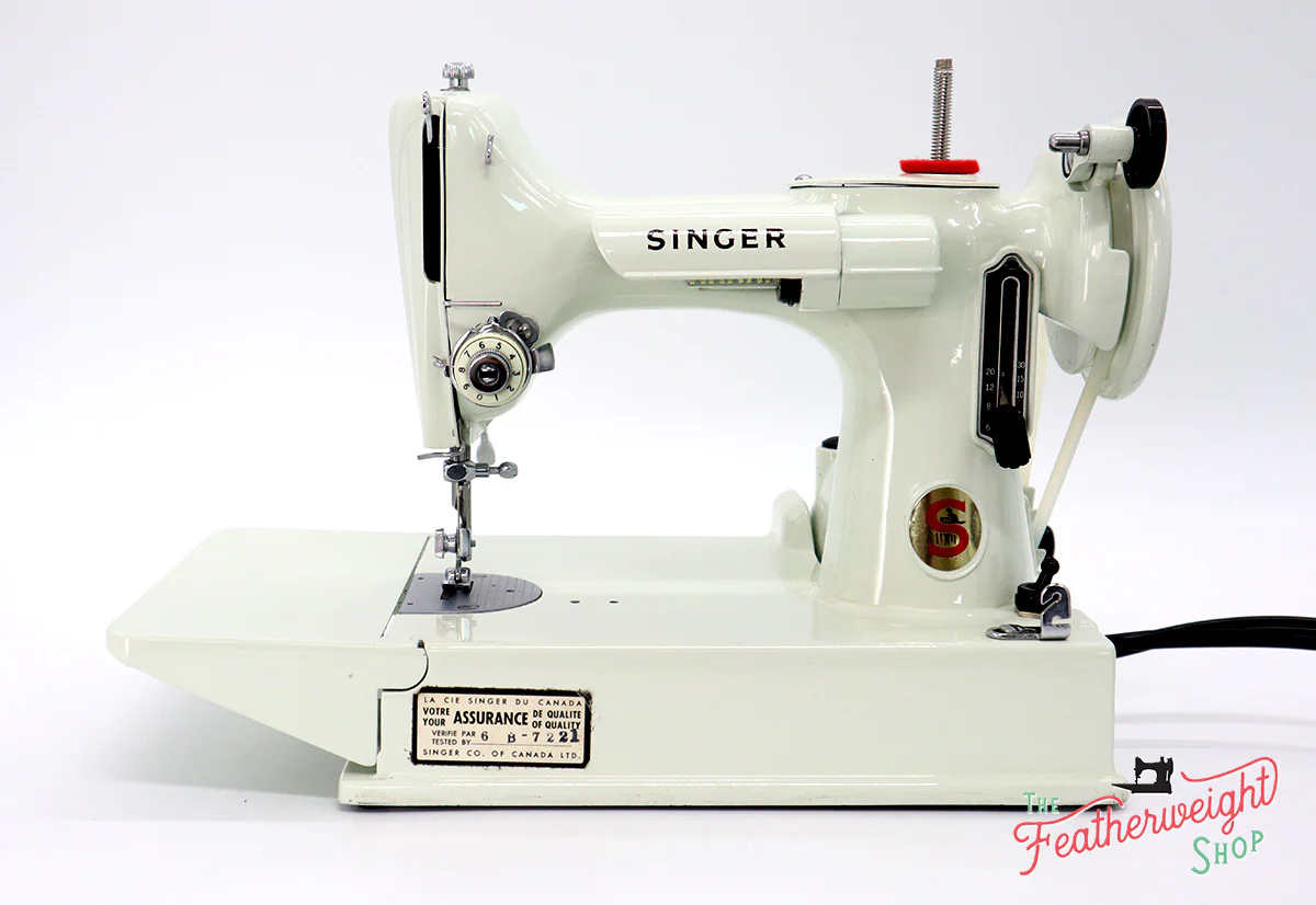 Singer Featherweight 221K Sewing Machine, WHITE EV958*** - Image 3
