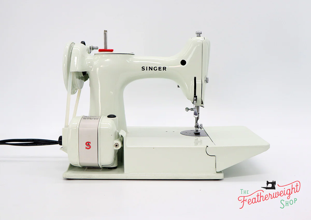 Singer Featherweight 221K Sewing Machine, WHITE EV958*** - Image 8