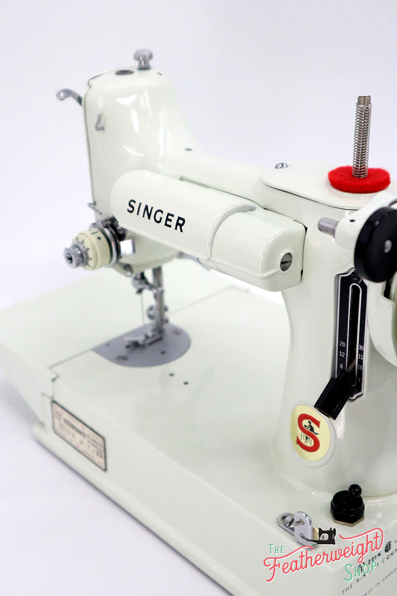 Singer Featherweight 221K Sewing Machine, WHITE EV958*** - Image 9