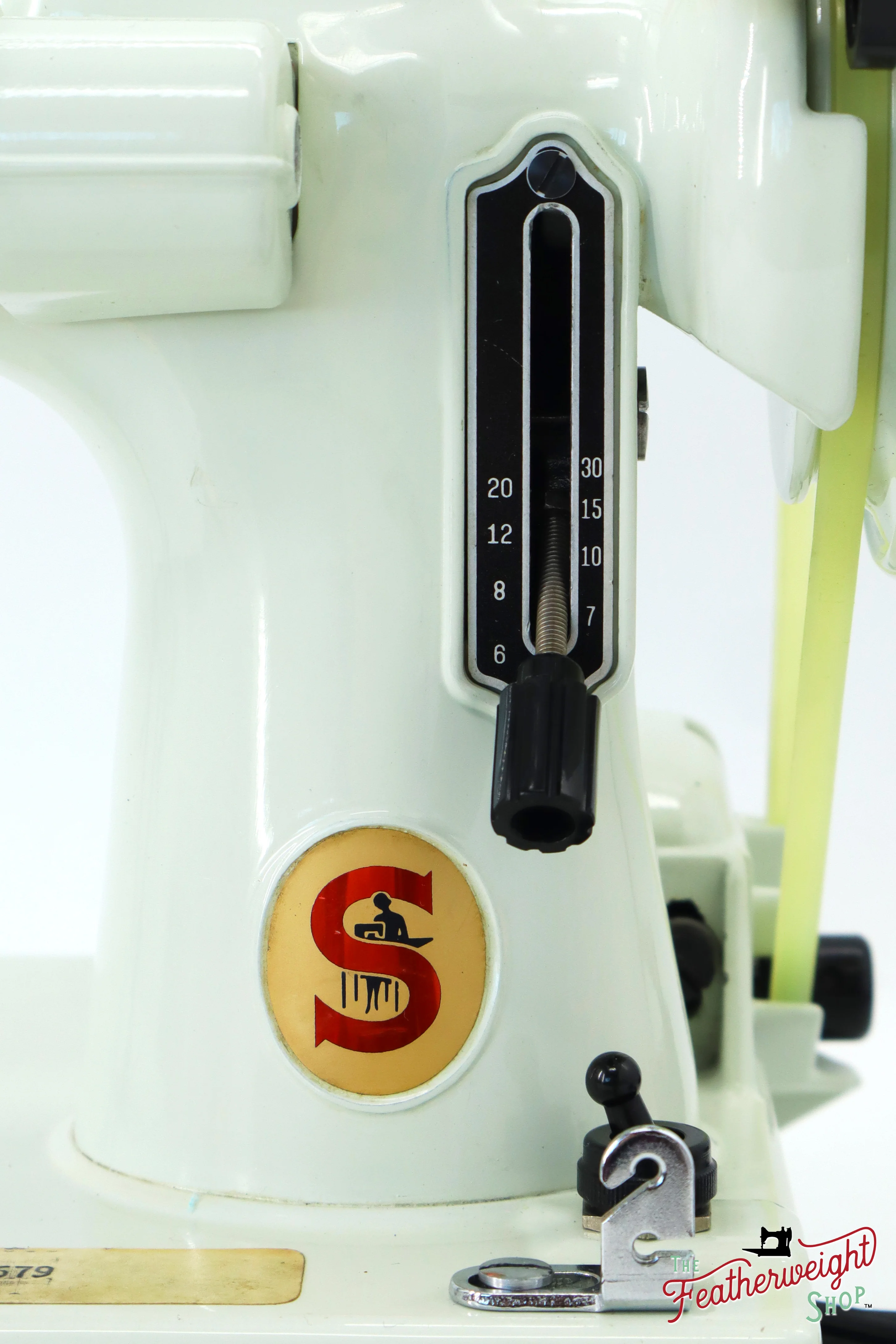 Singer Featherweight 221K Sewing Machine, WHITE EV9626** - RARE Case! - Image 15