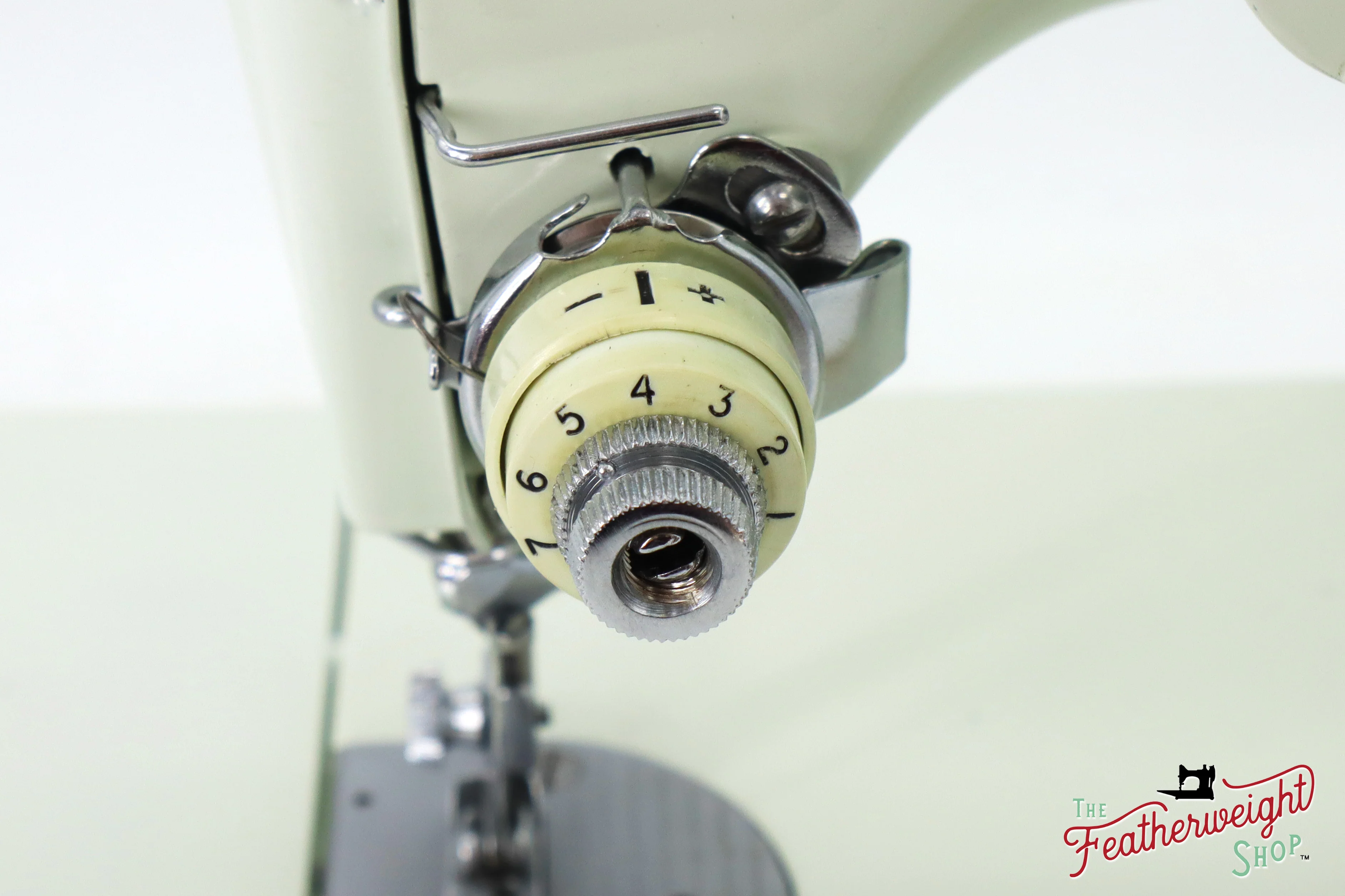 Singer Featherweight 221K Sewing Machine, WHITE EV9626** - RARE Case! - Image 17
