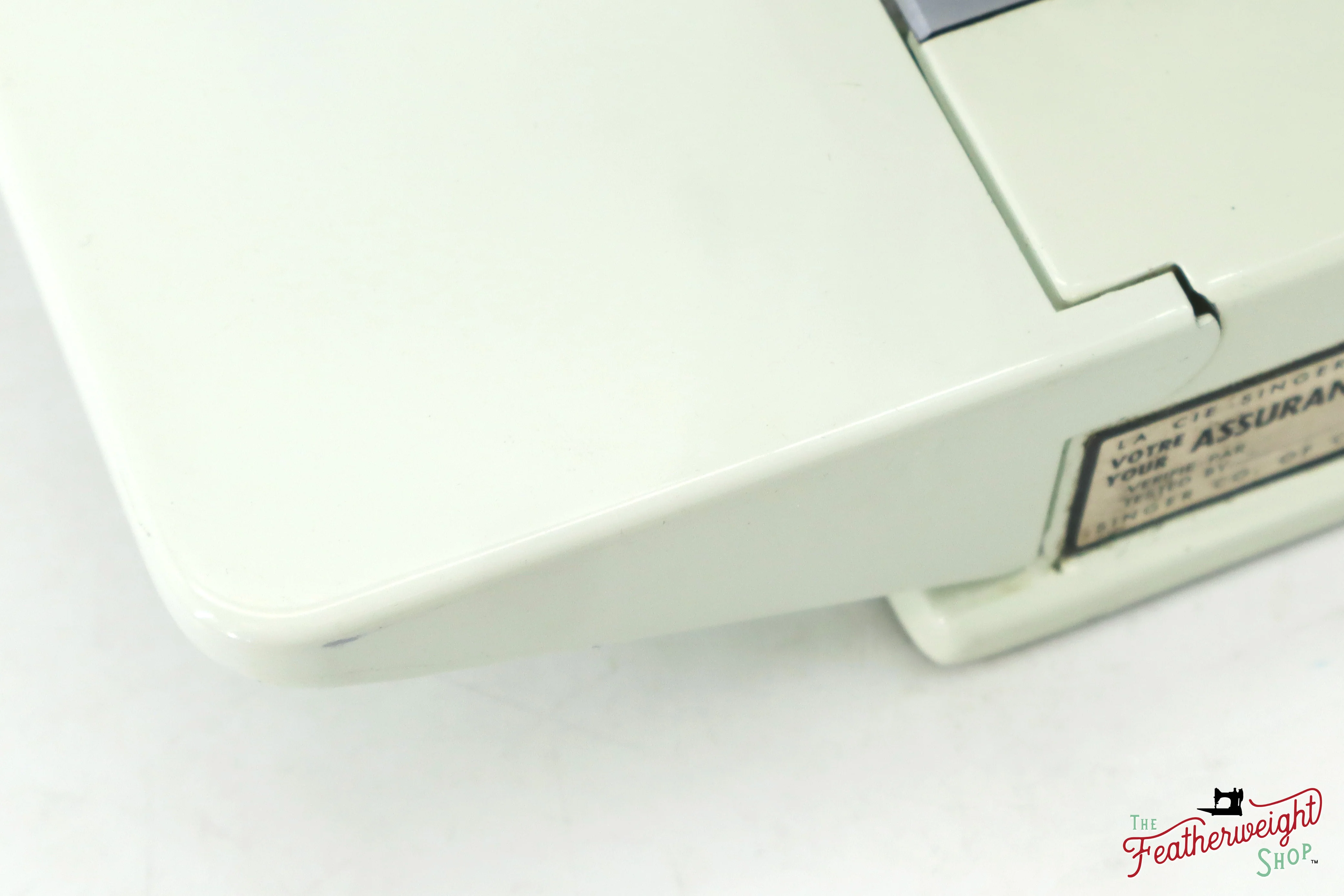 Singer Featherweight 221K Sewing Machine, WHITE EV9626** - RARE Case! - Image 8