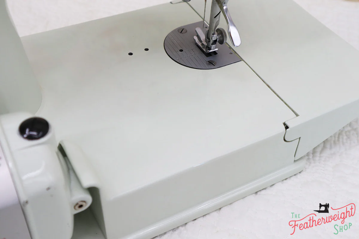 Singer Featherweight 221K Sewing Machine, WHITE EV964*** - Image 11