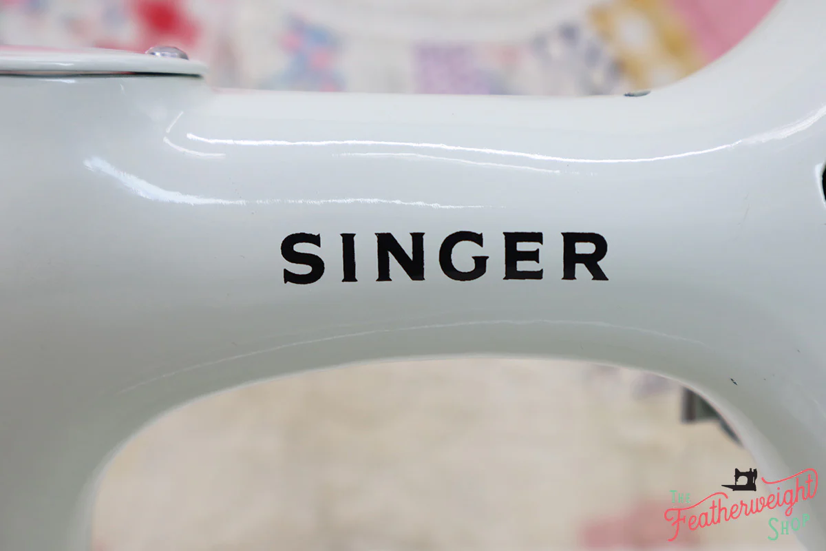 Singer Featherweight 221K Sewing Machine, WHITE EV964*** - Image 13