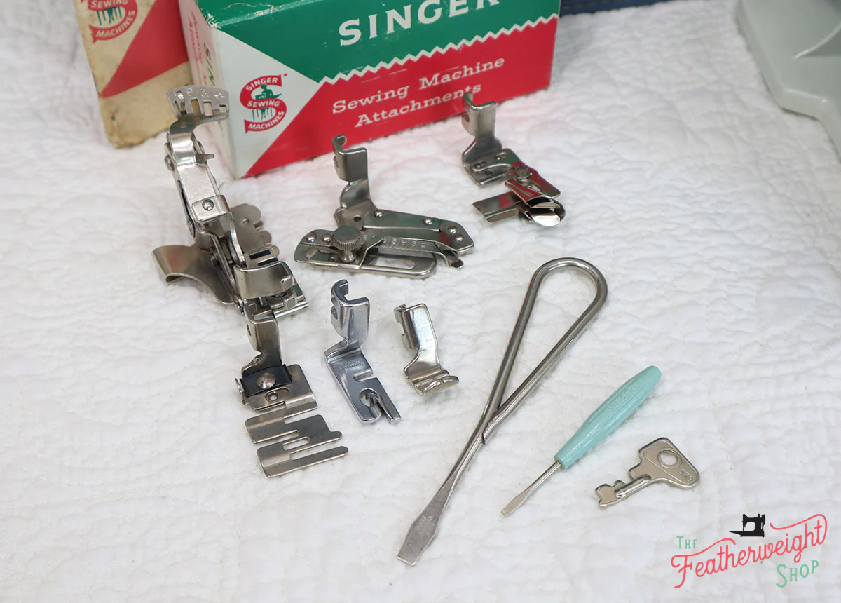 Singer Featherweight 221K Sewing Machine, WHITE EV964*** - Image 19